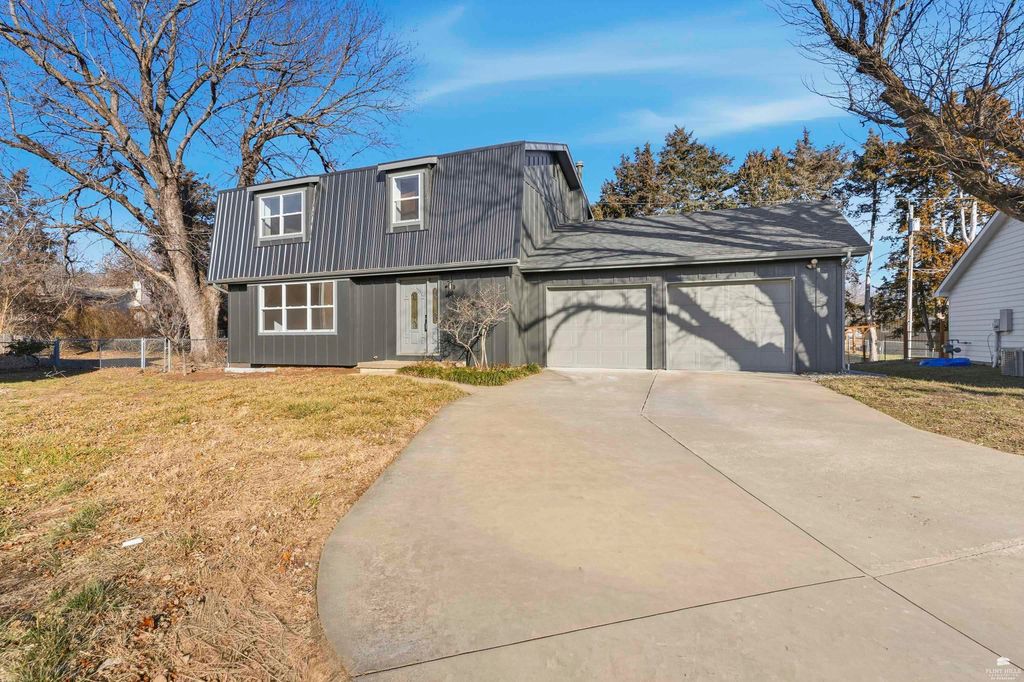 2113 Farmingdale Court, Manhattan, KS 66503