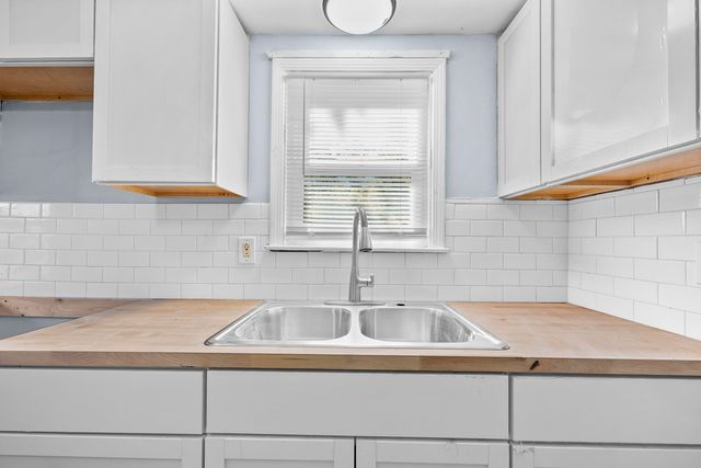 25933 Norfolk Street, Inkster City, MI 48141