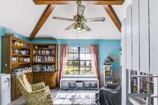 1090 Bells Chapel Road, Pecan Hill, TX 75165
