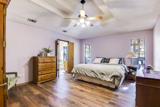 1090 Bells Chapel Road, Pecan Hill, TX 75165