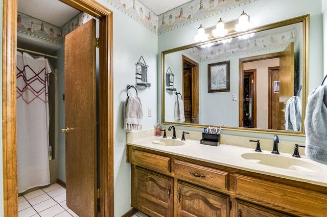 1090 Bells Chapel Road, Pecan Hill, TX 75165
