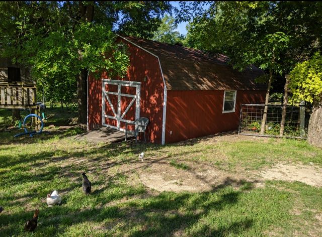 1090 Bells Chapel Road, Pecan Hill, TX 75165