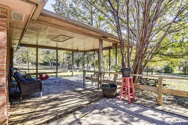 1090 Bells Chapel Road, Pecan Hill, TX 75165