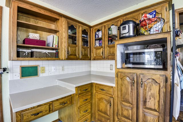 1090 Bells Chapel Road, Pecan Hill, TX 75165