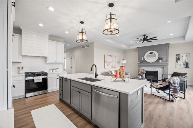 4642 180th Street, Urbandale, IA 50323