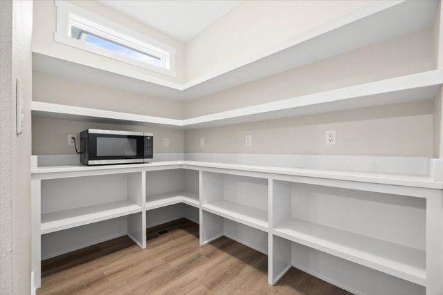 4642 180th Street, Urbandale, IA 50323