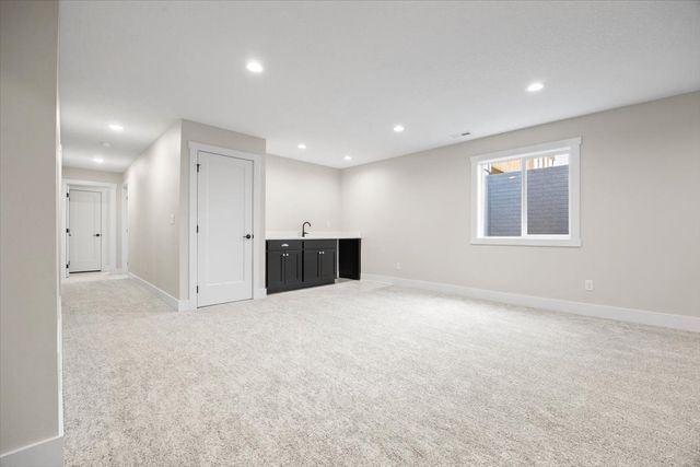 4642 180th Street, Urbandale, IA 50323