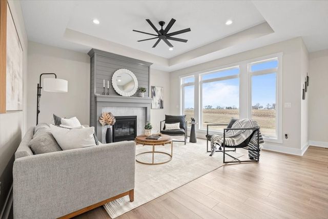 4642 180th Street, Urbandale, IA 50323