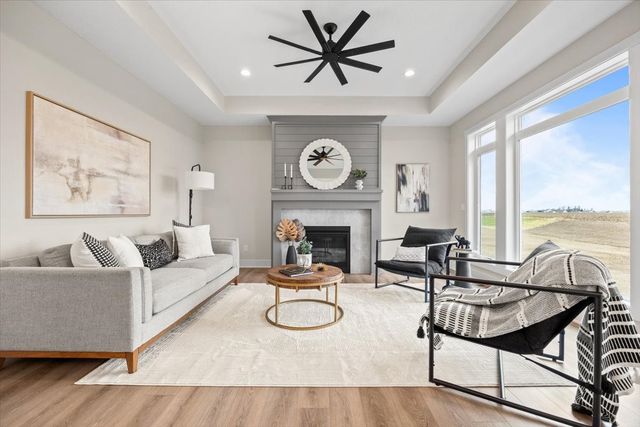 4642 180th Street, Urbandale, IA 50323