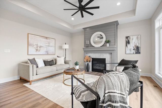 4642 180th Street, Urbandale, IA 50323