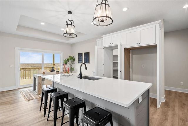 4642 180th Street, Urbandale, IA 50323