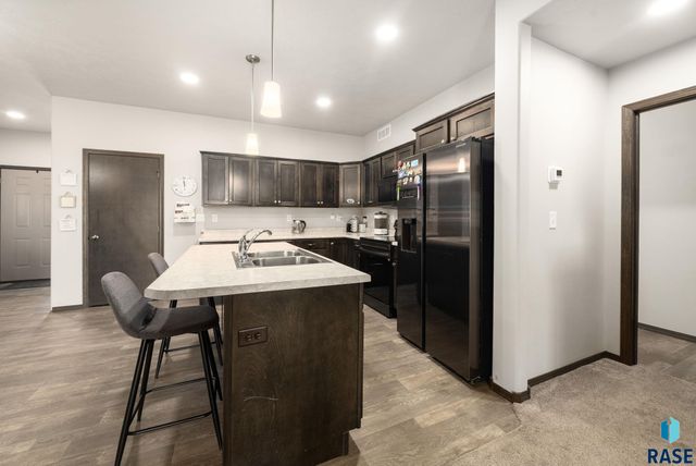2554 E Meadowside Pl, Sioux Falls, SD 57108