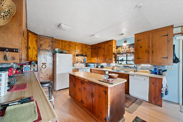 18750 Basler Road, Cottonwood, CA 96022