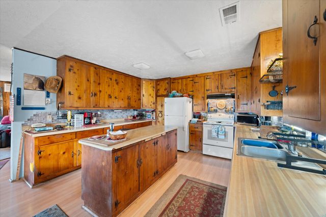 18750 Basler Road, Cottonwood, CA 96022