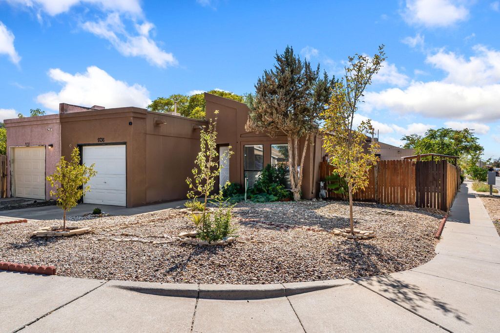 9736 WESTBOUND Avenue SW, Albuquerque, NM 87121