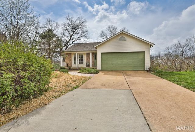 853 Crescent Ridge, Valley Park, MO 63088