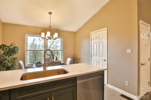 853 Crescent Ridge, Valley Park, MO 63088