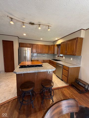 8901 Lincolncreek Circle, Indianapolis, IN 46234