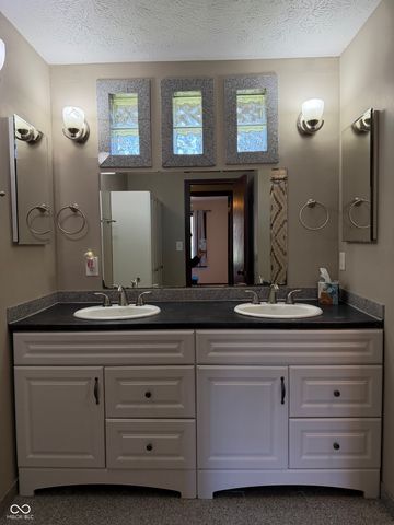 8901 Lincolncreek Circle, Indianapolis, IN 46234