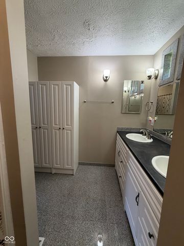 8901 Lincolncreek Circle, Indianapolis, IN 46234