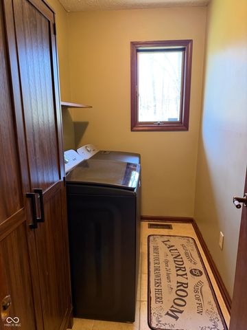 8901 Lincolncreek Circle, Indianapolis, IN 46234