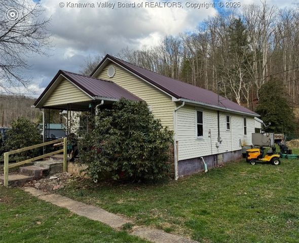 2576 BROWNS CREEK, St Albans, WV 25177