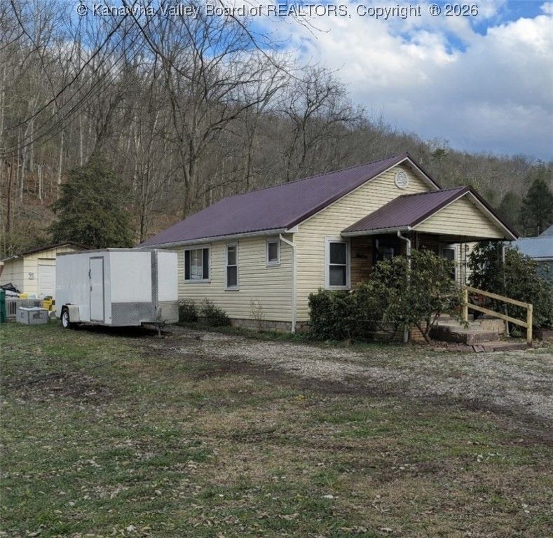 2576 BROWNS CREEK, St Albans, WV 25177