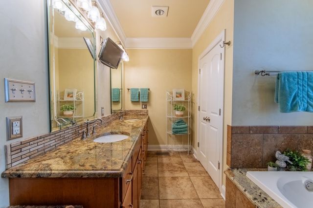 1240 POINT GRAND DR, Savannah, TN 38372