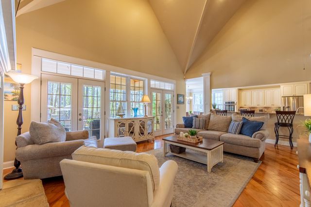 1240 POINT GRAND DR, Savannah, TN 38372