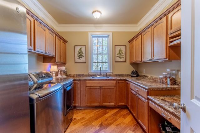 1240 POINT GRAND DR, Savannah, TN 38372