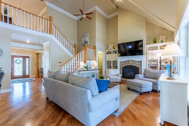 1240 POINT GRAND DR, Savannah, TN 38372