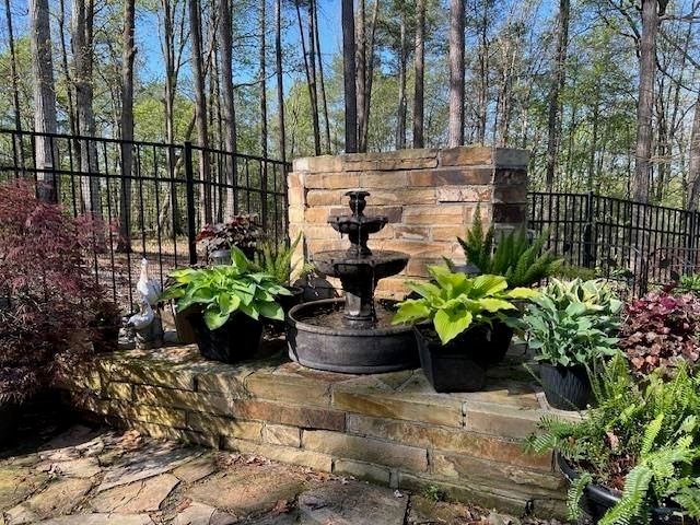 1240 POINT GRAND DR, Savannah, TN 38372