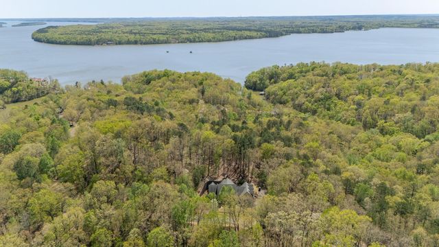 1240 POINT GRAND DR, Savannah, TN 38372