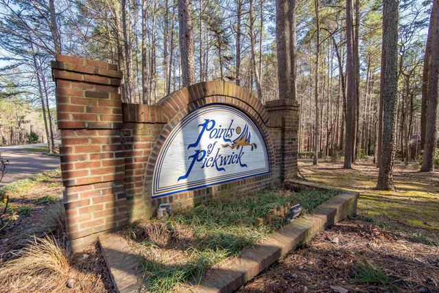 1240 POINT GRAND DR, Savannah, TN 38372