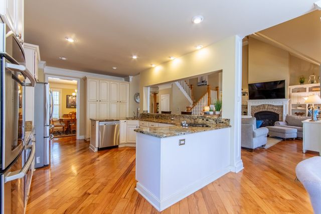 1240 POINT GRAND DR, Savannah, TN 38372