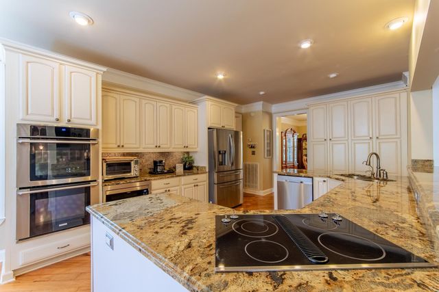 1240 POINT GRAND DR, Savannah, TN 38372