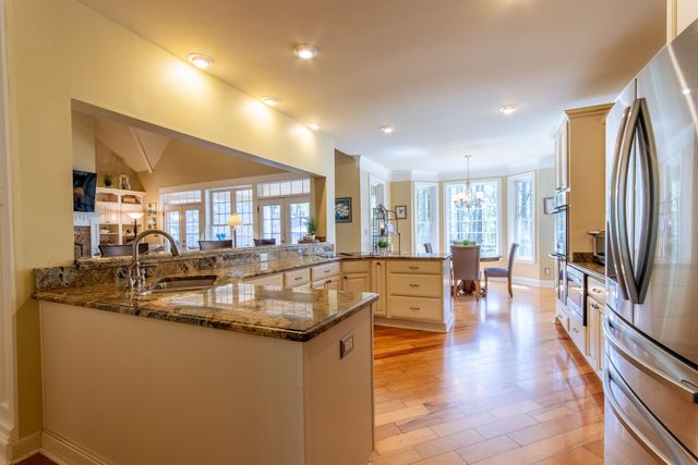 1240 POINT GRAND DR, Savannah, TN 38372