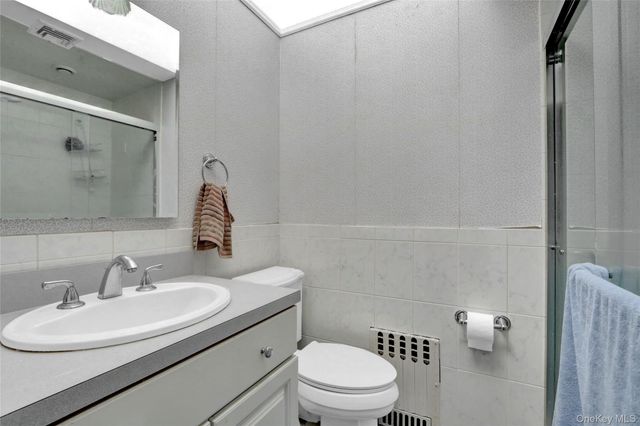 121 6th Street, Hicksville, NY 11801