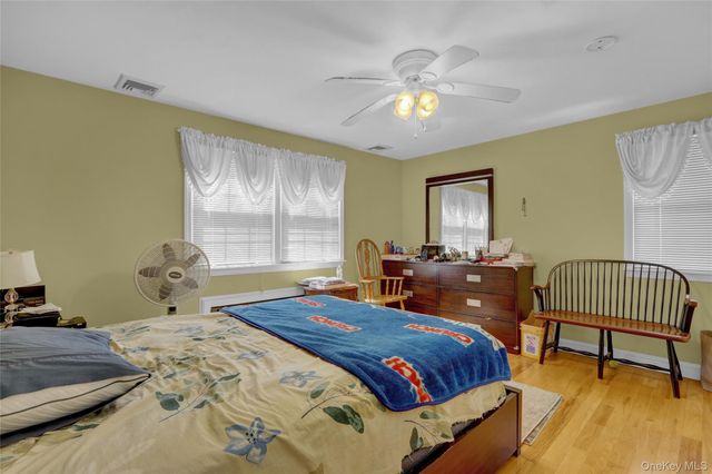 121 6th Street, Hicksville, NY 11801