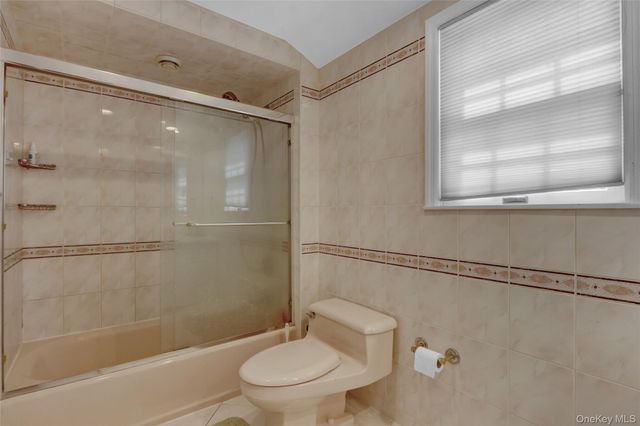 121 6th Street, Hicksville, NY 11801