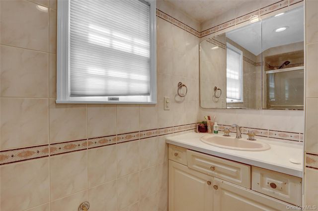 121 6th Street, Hicksville, NY 11801