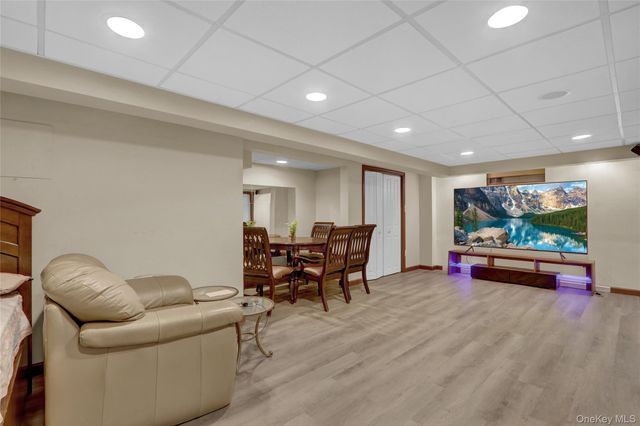 121 6th Street, Hicksville, NY 11801