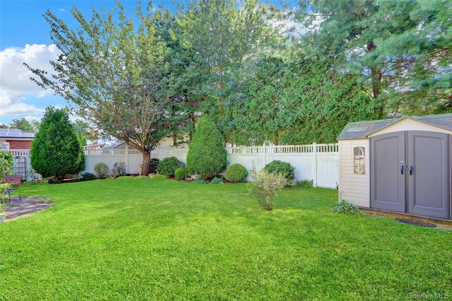 121 6th Street, Hicksville, NY 11801