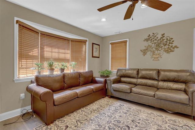 121 6th Street, Hicksville, NY 11801