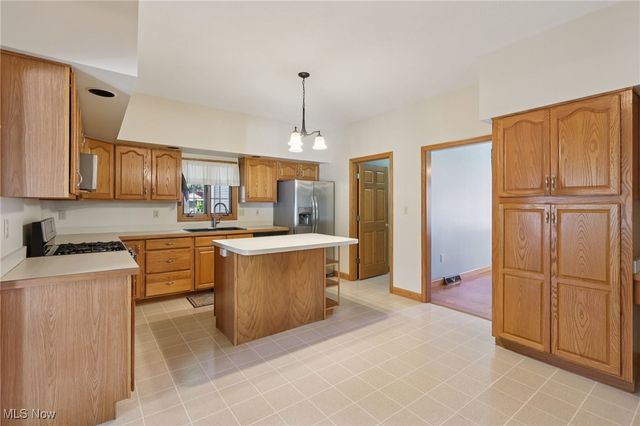 406 Ivanhoe Avenue, Wadsworth, OH 44281