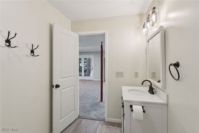 406 Ivanhoe Avenue, Wadsworth, OH 44281