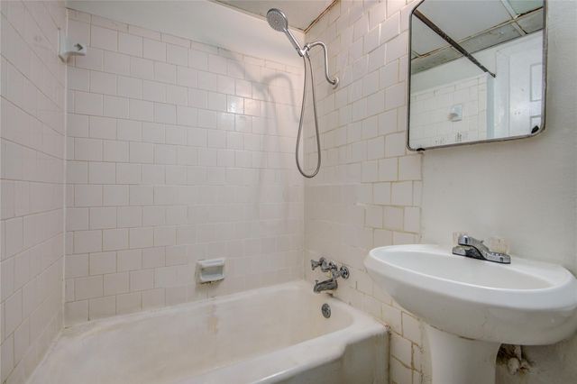 1828 W Main Street 1, Houston, TX 77098