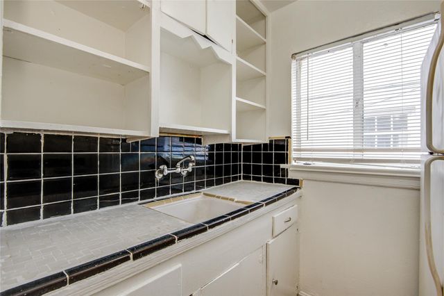 1828 W Main Street 1, Houston, TX 77098
