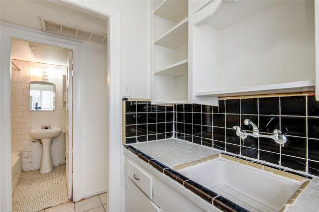 1828 W Main Street 1, Houston, TX 77098