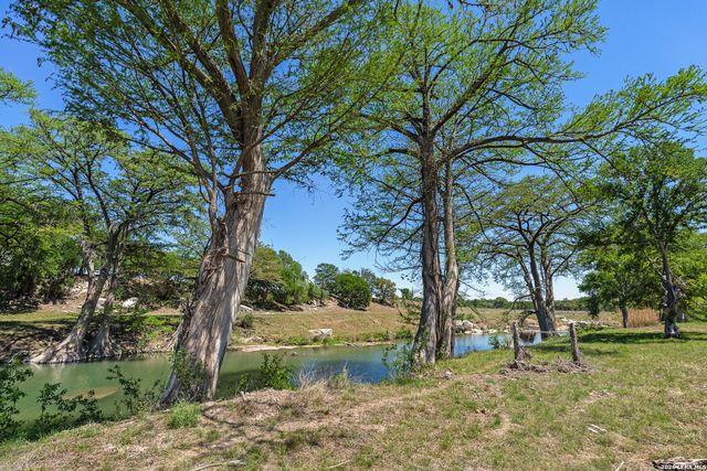 0010 Clearwater, Comfort, TX 78013